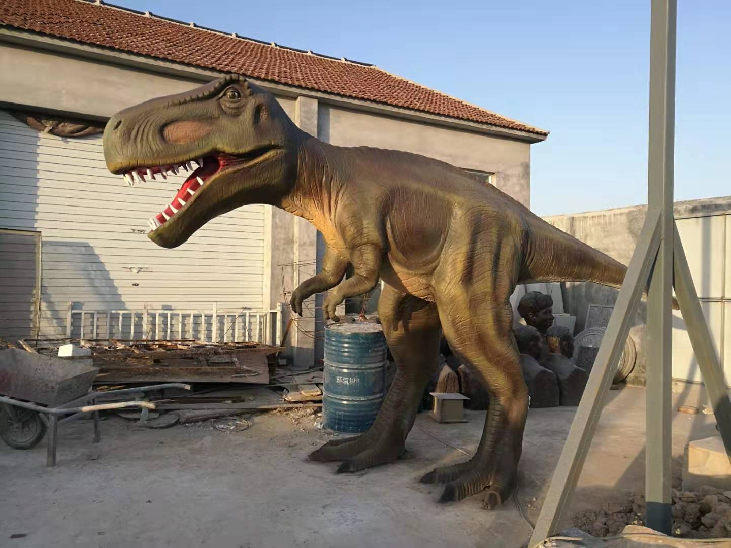恐龍雕塑項目部分完工，出廠安裝（組圖）。