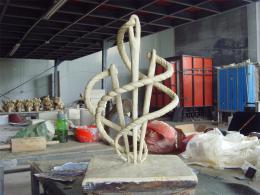 hj1715 不銹鋼雕塑-針線之魅 小稿_青島國際服裝城不銹鋼雕塑、石雕、玻璃鋼雕塑_濱州宏景雕塑有限公司