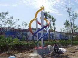 hj1737 不銹鋼雕塑—針線之魅_青島國際服裝城不銹鋼雕塑、石雕、玻璃鋼雕塑_濱州宏景雕塑有限公司